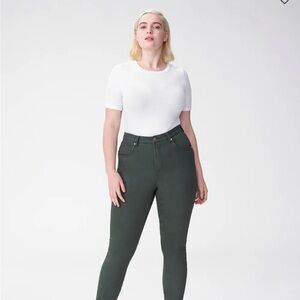 Universal Standard Crew Neck Foundation Tee